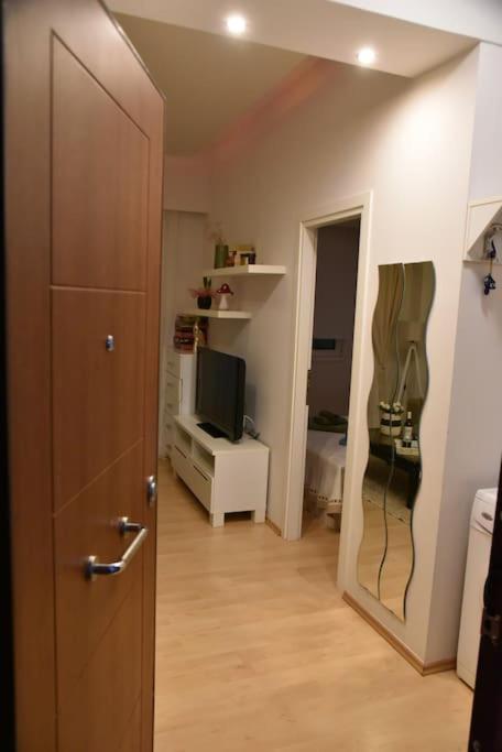 Tiny Treasure Apartment Афины Экстерьер фото